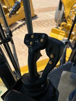 2011 Caterpillar
                140M2 Awd 
