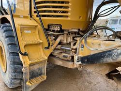 2005 Caterpillar 725
