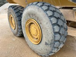 2005 Caterpillar 725