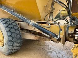 2005 Caterpillar 725