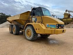 2005 Caterpillar 725