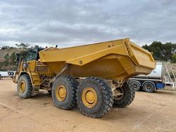 2005 Caterpillar 725