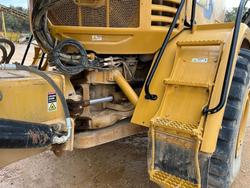 2005 Caterpillar 725