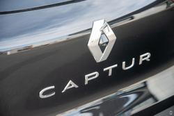 2023 Renault
                Captur Zen