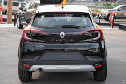 2023 Renault
                Captur Zen