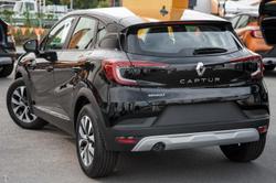 2023 Renault
                Captur Zen