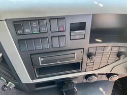 2017 Volvo Fm450 Only 256197 Klm Best Avait $161500 Plus Gst Light Use VOLVO FM450 SLEEPER WHITE