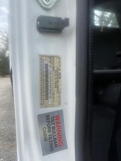 2009 Isuzu Frr 600 WHITE