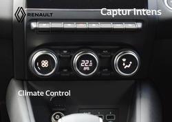 2022 Renault
Captur Intens