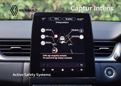 2022 Renault
Captur Intens