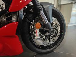 2024 DUCATI DIAVEL V4 ROAD RED