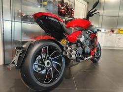 2024 DUCATI DIAVEL V4 ROAD RED