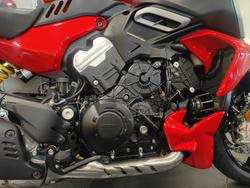 2024 DUCATI DIAVEL V4 ROAD RED