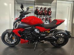 2024 DUCATI DIAVEL V4 ROAD RED