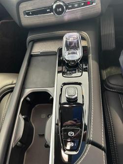 2023 Volvo
XC90 Recharge Ultimate T8 Plug-In Hybrid