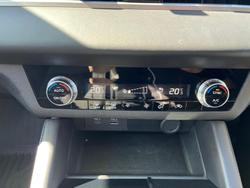 2023 Mitsubishi
Outlander ES
