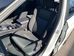 2023 Mitsubishi
Outlander ES