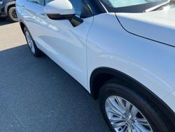 2023 Mitsubishi
Outlander ES