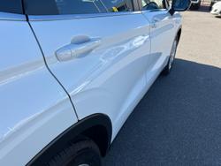 2023 Mitsubishi
Outlander ES
