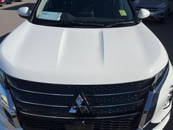 2023 Mitsubishi
Outlander ES