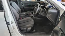 2021 Peugeot
                2008 Allure