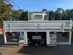 2012 Isuzu F Series FSS 550 WHITE