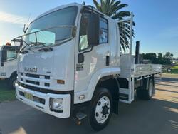 2012 Isuzu F Series FSS 550 WHITE