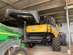 2017 New Holland Cr10.90