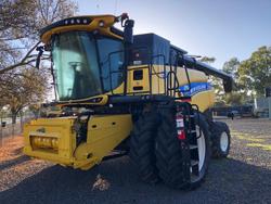 New Holland CR8.90
