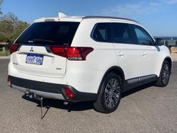 2017 Mitsubishi Outlander LS Safety Pack