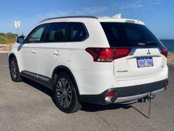 2017 Mitsubishi
                Outlander LS Safety Pack