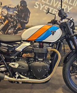 2025 Triumph Speed Twin 900 Speed Twin Orange