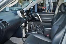 2011 TOYOTA
                LANDCRUISER PRADO VX (4x4)