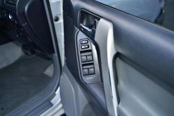 2011 TOYOTA
                LANDCRUISER PRADO VX (4x4)