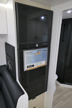 2024 GREAT AUSSIE 2OURER LARGE BATHROOM
