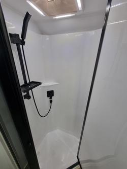 2024 GREAT AUSSIE 2OURER LARGE BATHROOM