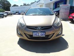2014 Hyundai
                Elantra Premium