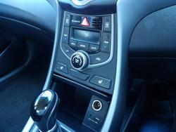 2014 Hyundai
                Elantra Premium