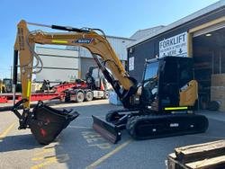 2024 GROVE GRT8100 1 Yellow