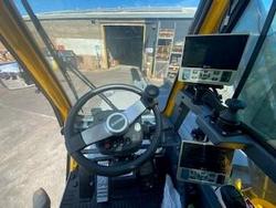 2024 GROVE GRT8100 1 Yellow