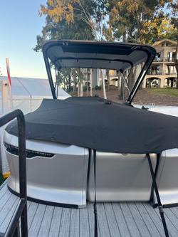 2024 Manitou Explore 22 Max Switchback