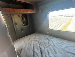 2011 Kenworth
T359 It Bunk, Auto, Cummins, E5 440Hp, Low Kms