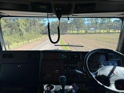 2011 Kenworth
T359 It Bunk, Auto, Cummins, E5 440Hp, Low Kms