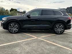2025 Volkswagen Touareg 210TDI R-Line