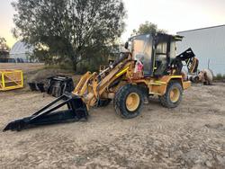 2004 Caterpillar 908