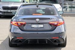 2017 Alfa Romeo
Giulia Veloce