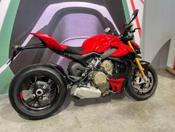2024 Ducati Streetfighter V4 S Streetfighter Red