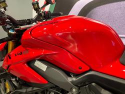 2024 Ducati Streetfighter V4 S Streetfighter Red