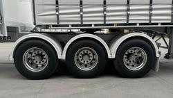 2025 Krueger 34P Straight Curtain Sider B Double White