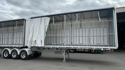 2025 Krueger 34P Straight Curtain Sider B Double White